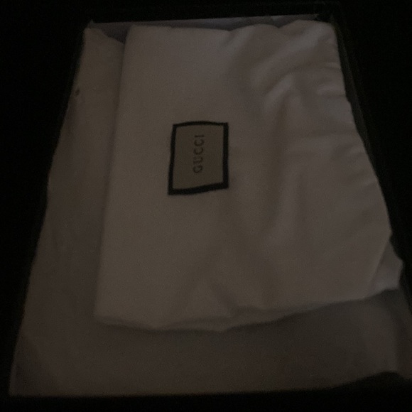 Gucci - Picture 2 of 5